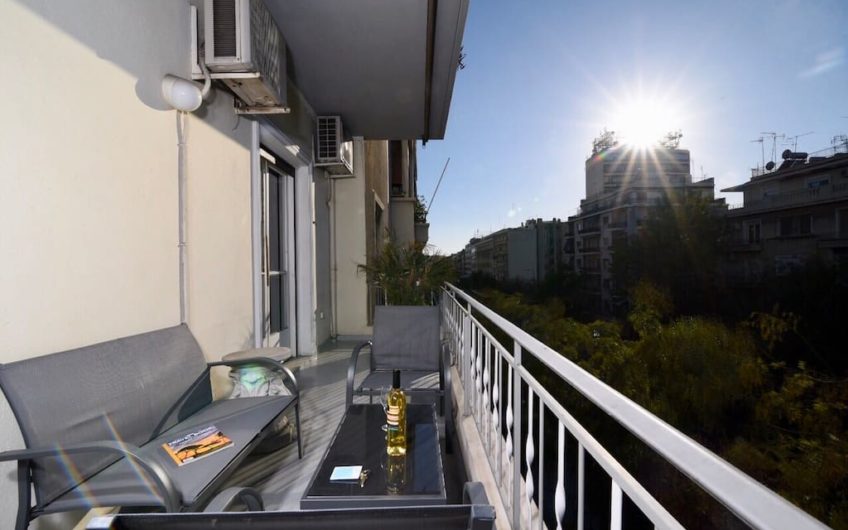 152m² Mid-century modern apartment in Athens