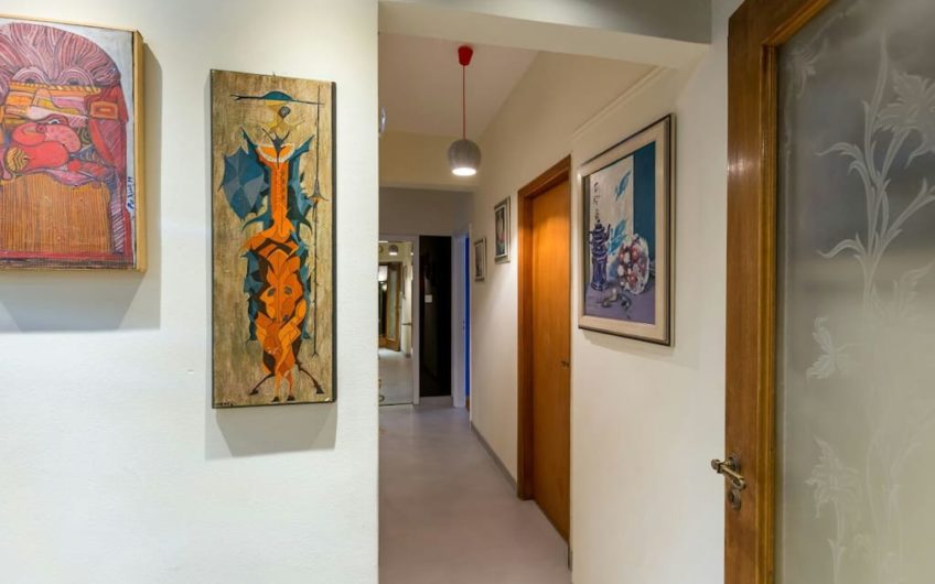 152m² Mid-century modern apartment in Athens