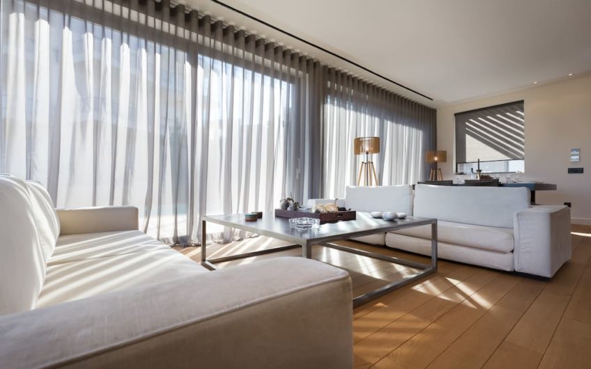 830m²Luxury Villa with a pool close to the Airport