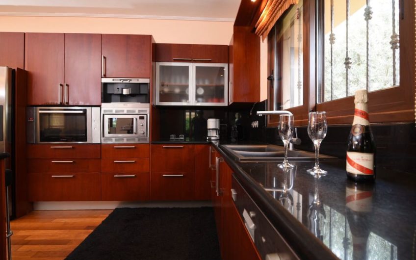 490m² villa in Pikermi, close to the Airport