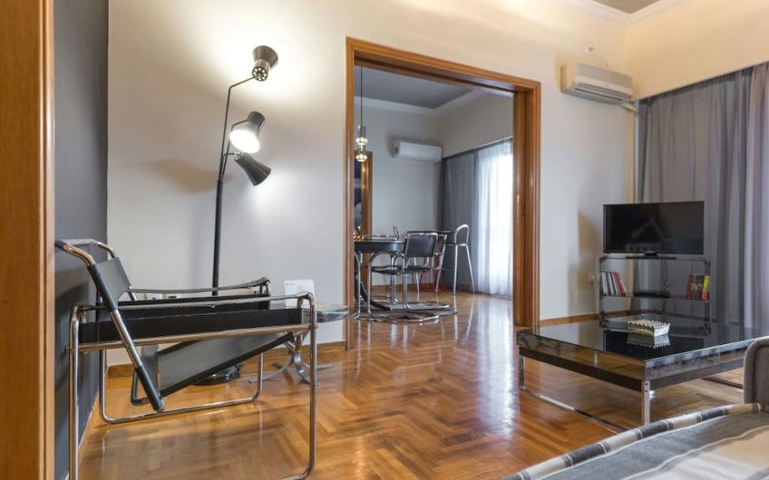 152m² Mid-century modern apartment in Athens