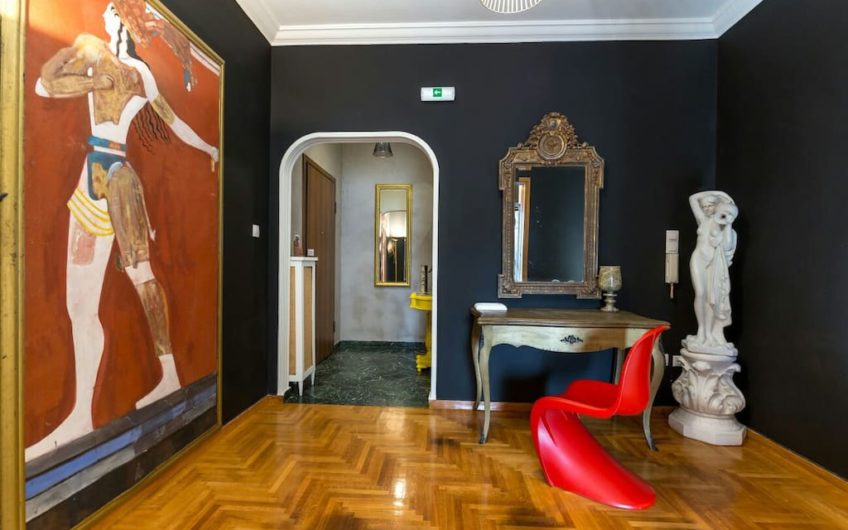 152m² Mid-century modern apartment in Athens