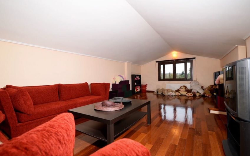490m² villa in Pikermi, close to the Airport