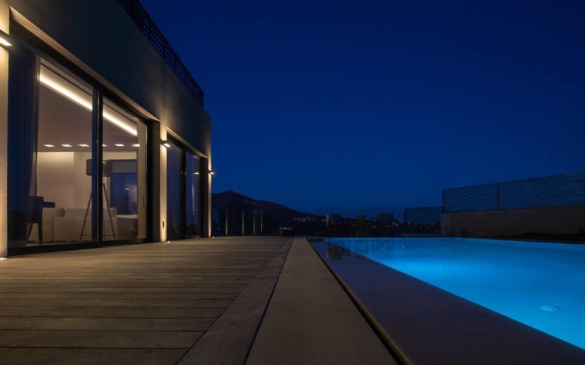 830m²Luxury Villa with a pool close to the Airport