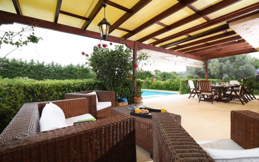 490m² villa in Pikermi, close to the Airport