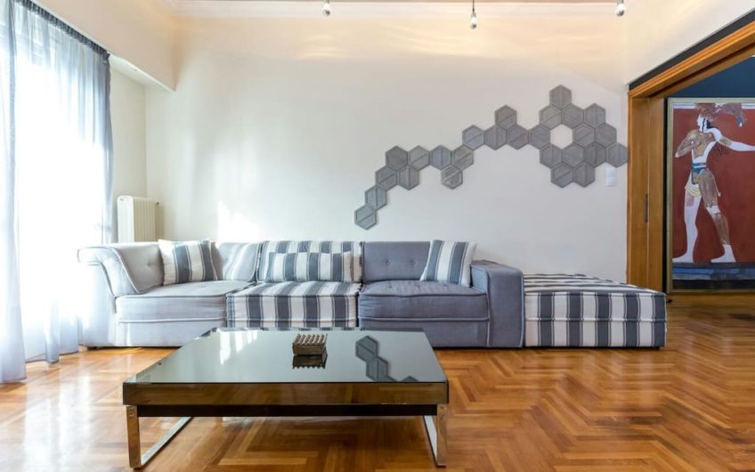 152m² Mid-century modern apartment in Athens