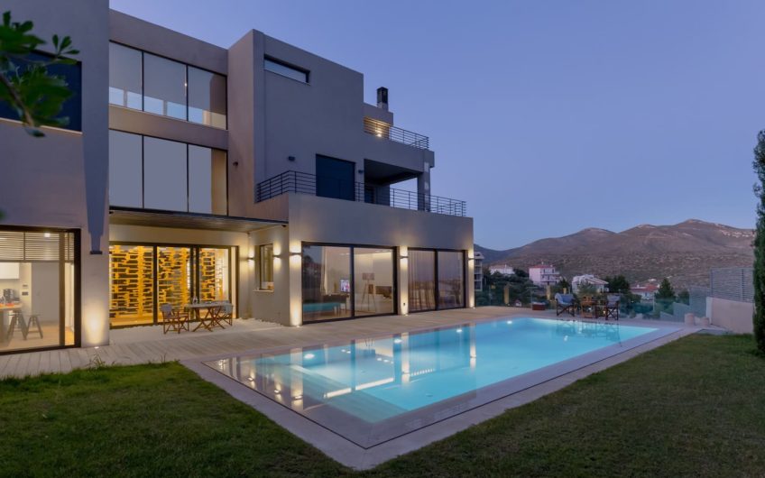 830m²Luxury Villa with a pool close to the Airport