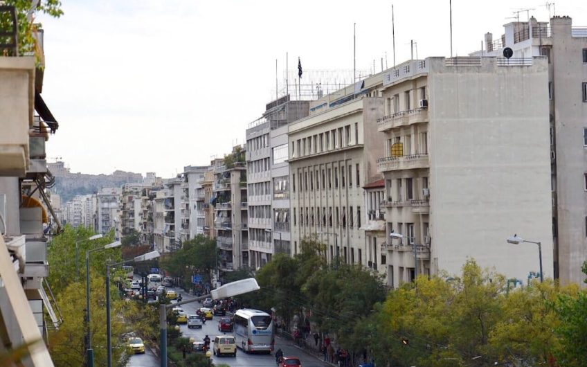 152m² Mid-century modern apartment in Athens