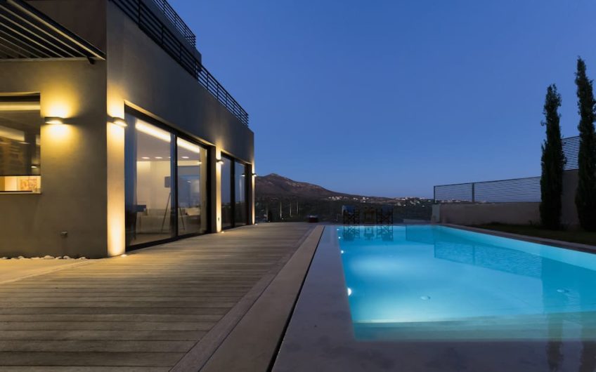 830m²Luxury Villa with a pool close to the Airport