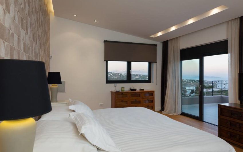 830m²Luxury Villa with a pool close to the Airport
