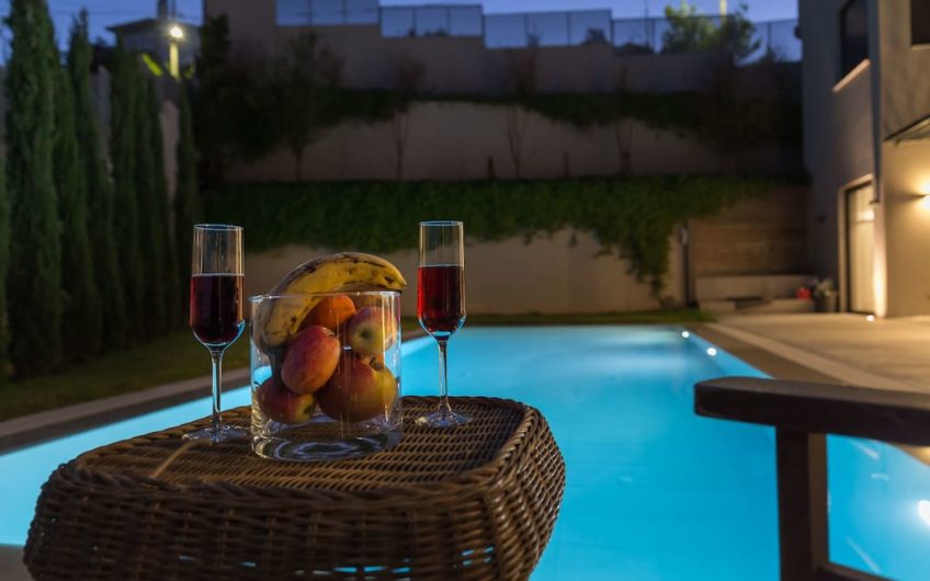 830m²Luxury Villa with a pool close to the Airport