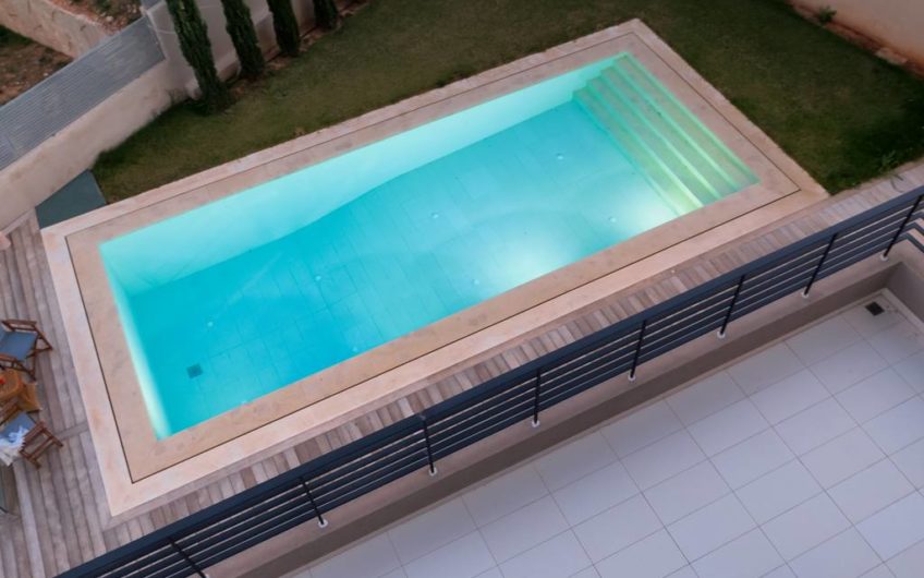 830m²Luxury Villa with a pool close to the Airport