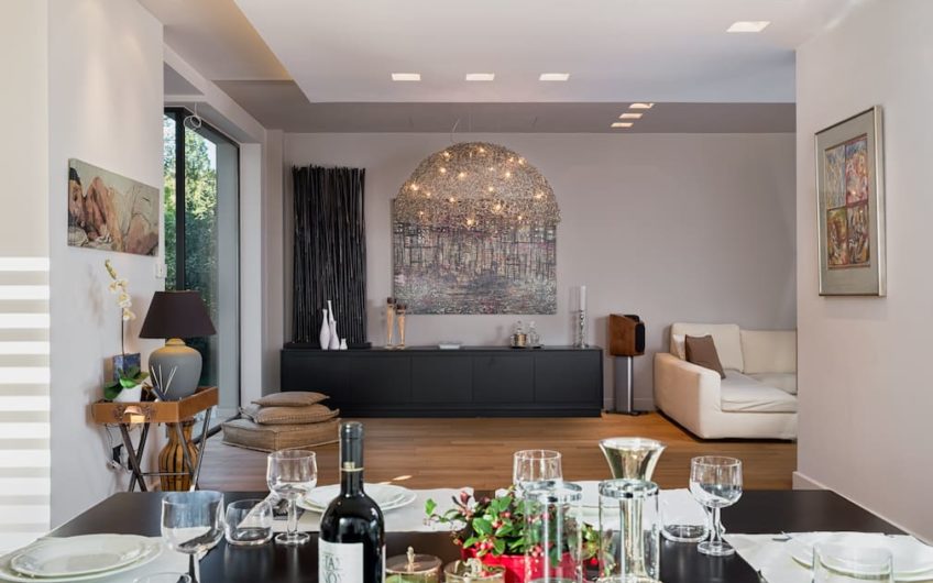 830m²Luxury Villa with a pool close to the Airport