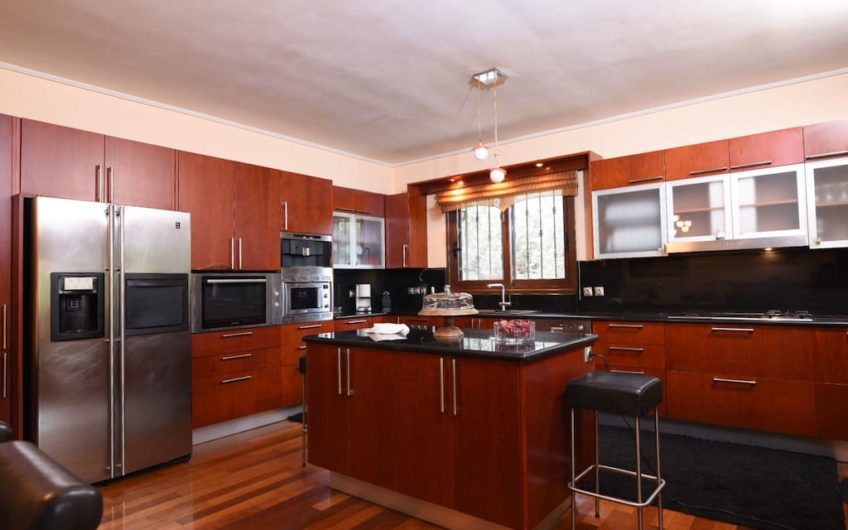 490m² villa in Pikermi, close to the Airport
