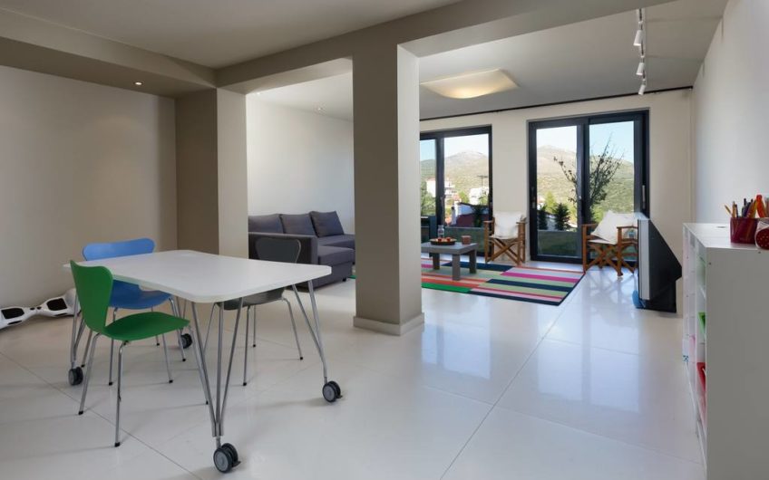 830m²Luxury Villa with a pool close to the Airport