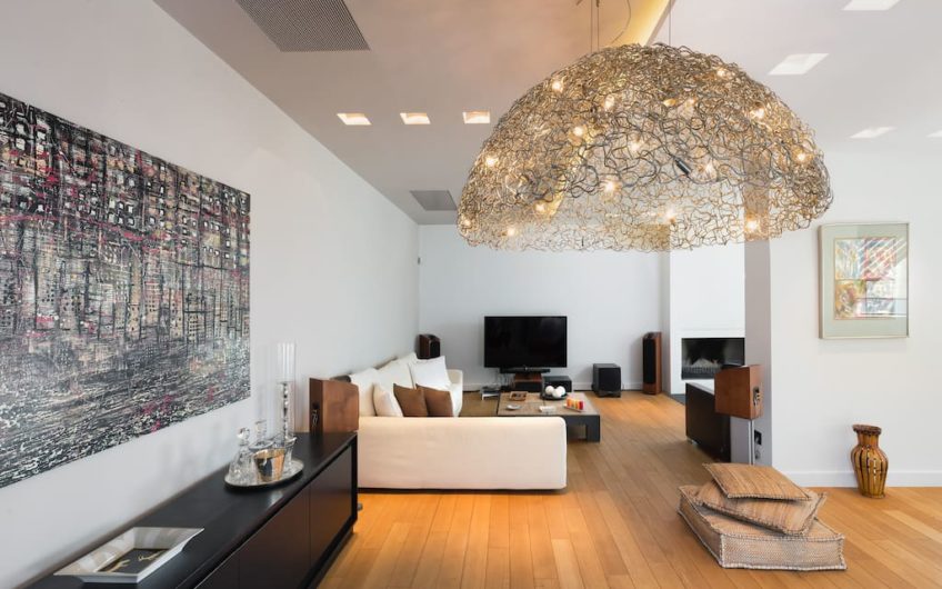 830m²Luxury Villa with a pool close to the Airport
