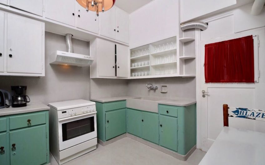 152m² Mid-century modern apartment in Athens