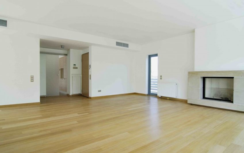 106 sqm apartment with 28 sqm playroom