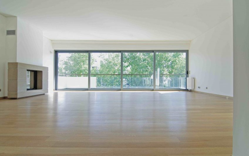 106 sqm apartment with 28 sqm playroom