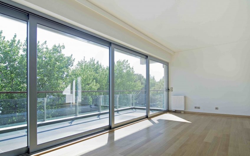 106 sqm apartment with 28 sqm playroom