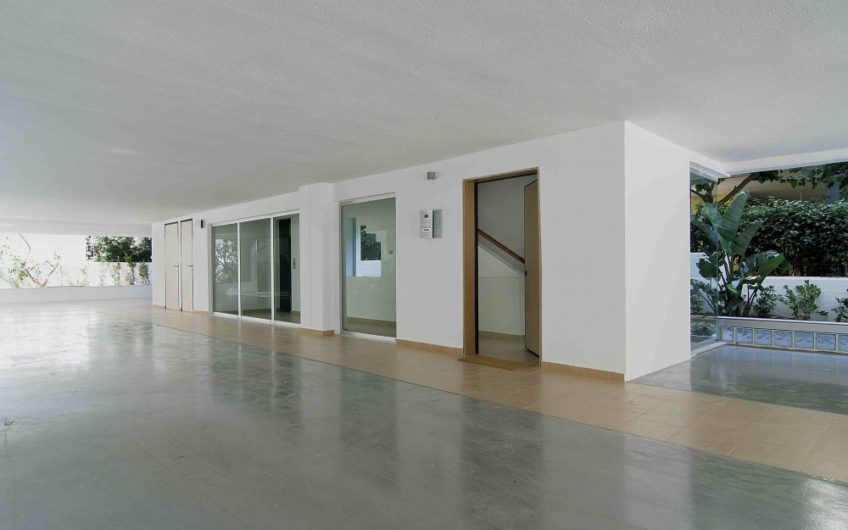 106 sqm apartment with 28 sqm playroom