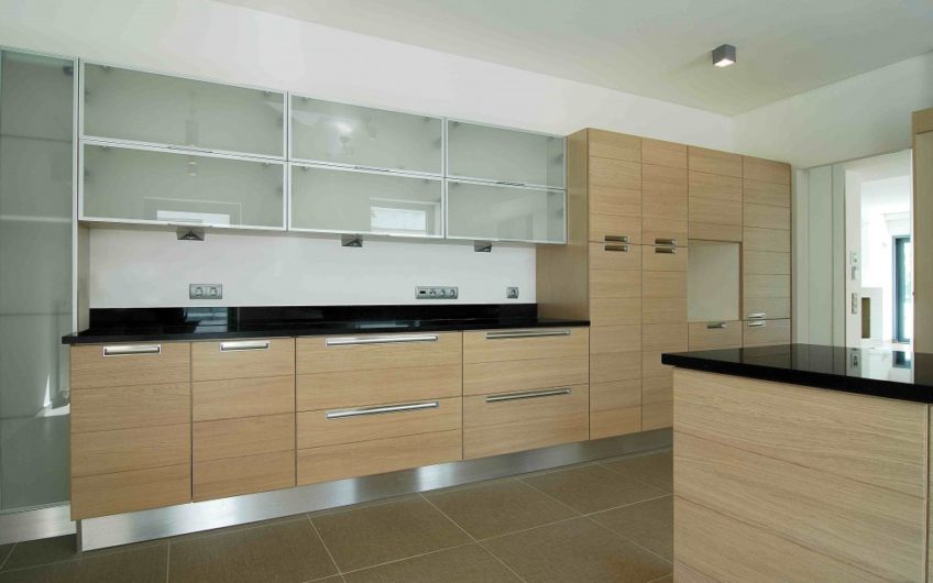 106 sqm apartment with 28 sqm playroom