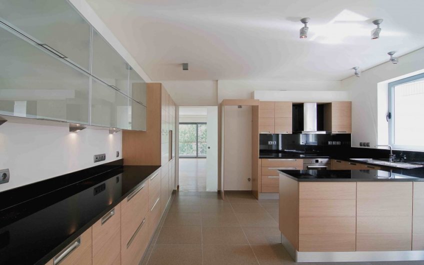106 sqm apartment with 28 sqm playroom